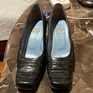 Versani shoes made in Italy size 5 great condition